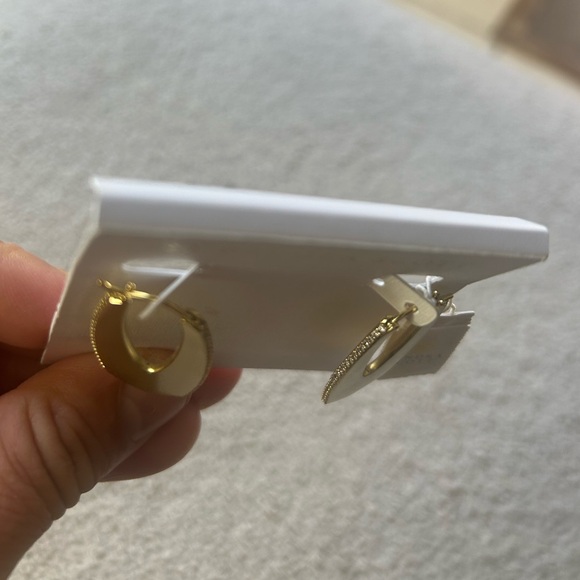 Kendra Scott Gold Hoop Earrings “Adeline Hoop” - Picture 4 of 11